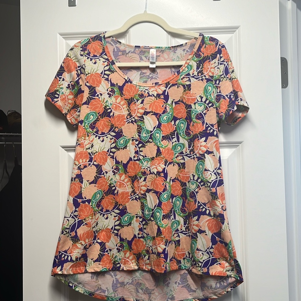 Good Used Condition (Likely Excellent Used) LuLaRose -  Size XS - Shirt